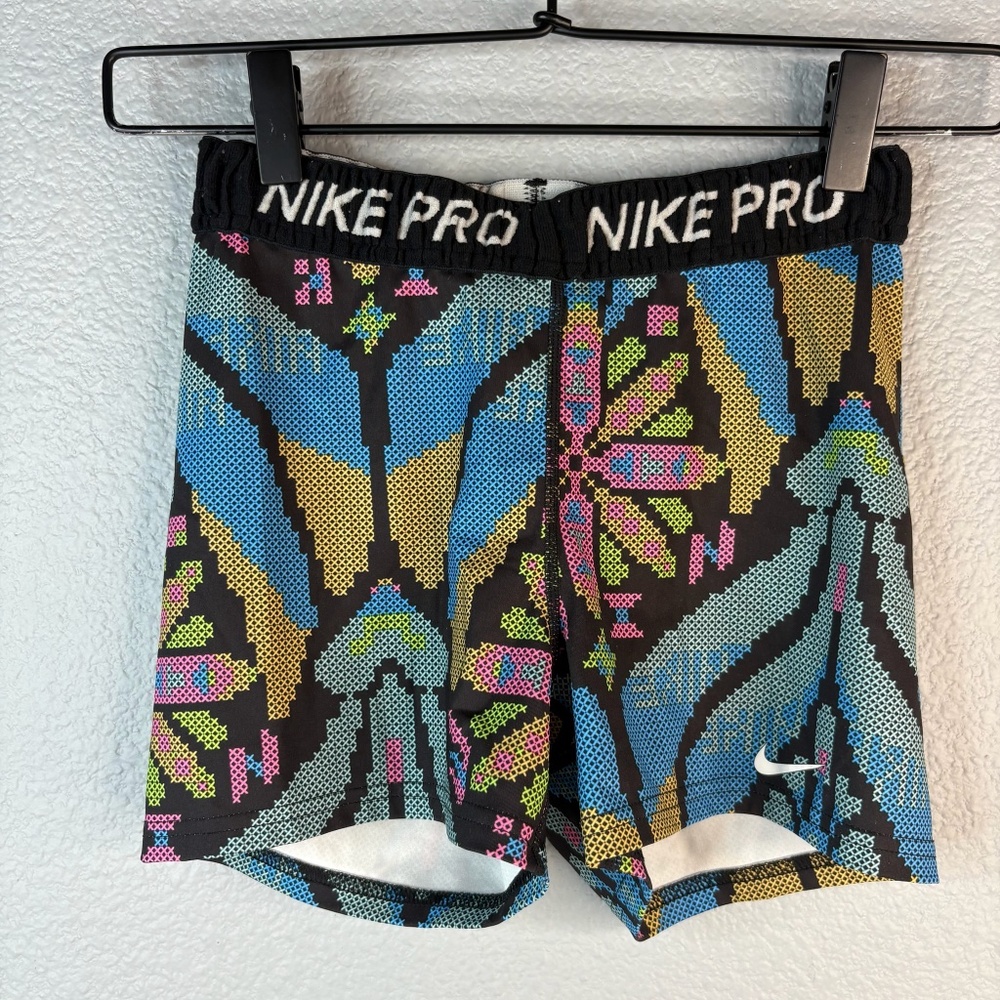 Girls Nike Pro 3" Compression Shorts - Mosaic Pattern